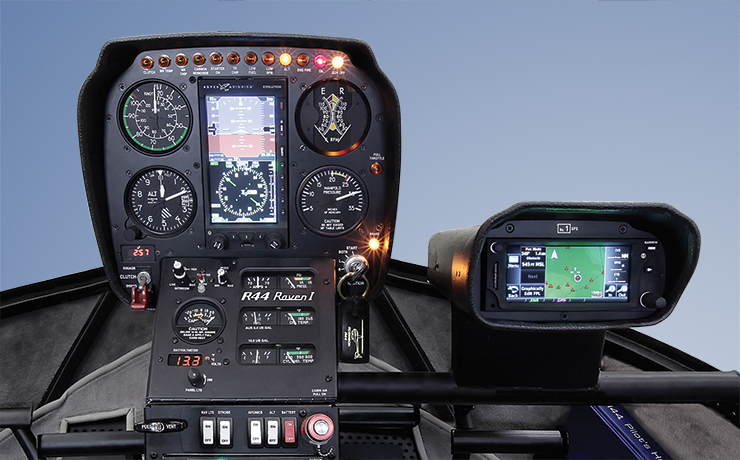 Panel de Instrumentos y Consola de Radios a los pies del piloto, cabina de cristal Detalle del Panel de Instrumentos